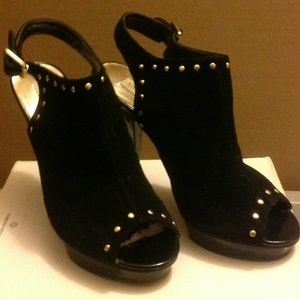 STEVE MADDEN SUEDE 81/2 PUMPS